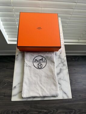 Authentic Hermès Gifting Set Orange Box 7.5" x 7.5” Tissue Paper Dustbag 13"x6"